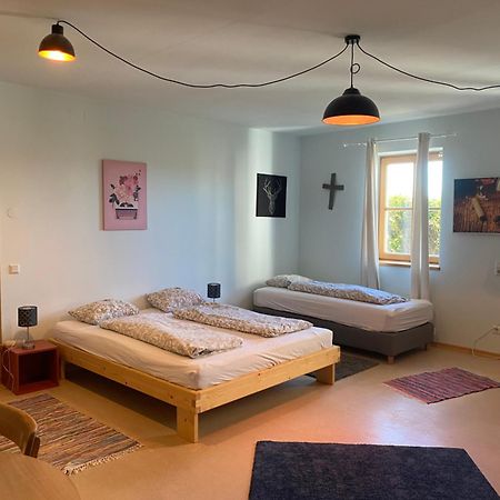 Wolfis Appartement Neusiedl an der Zaya Exterior photo