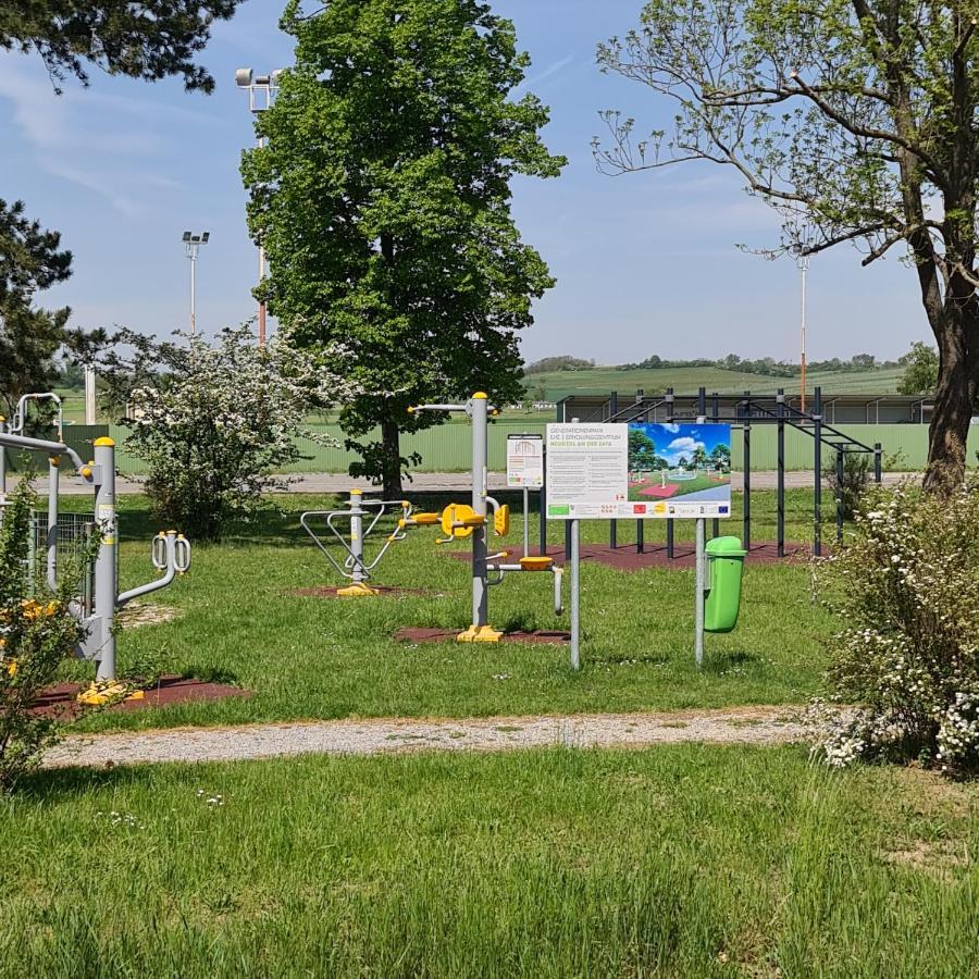 Wolfis Appartement Neusiedl an der Zaya Exterior photo