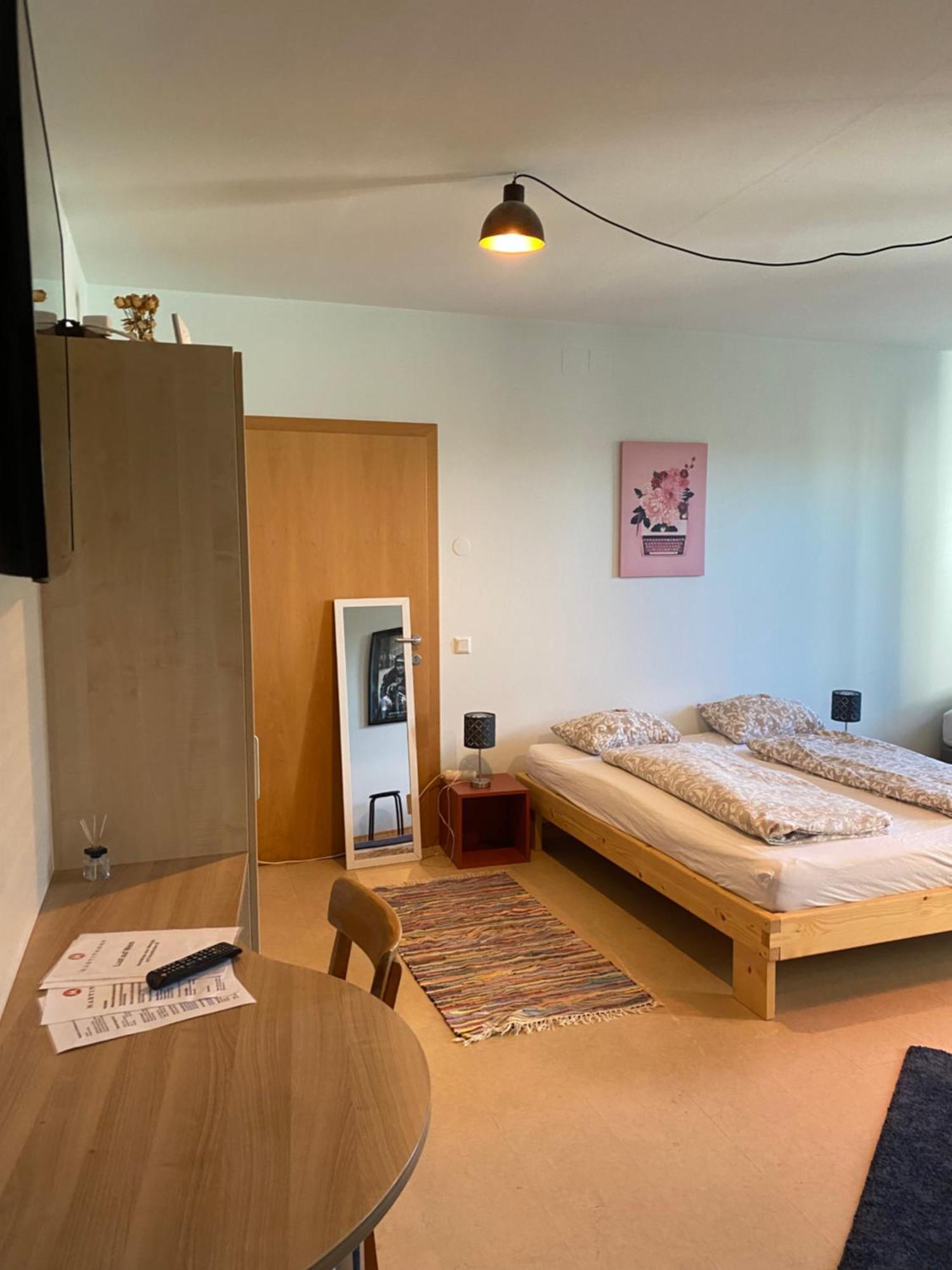 Wolfis Appartement Neusiedl an der Zaya Exterior photo
